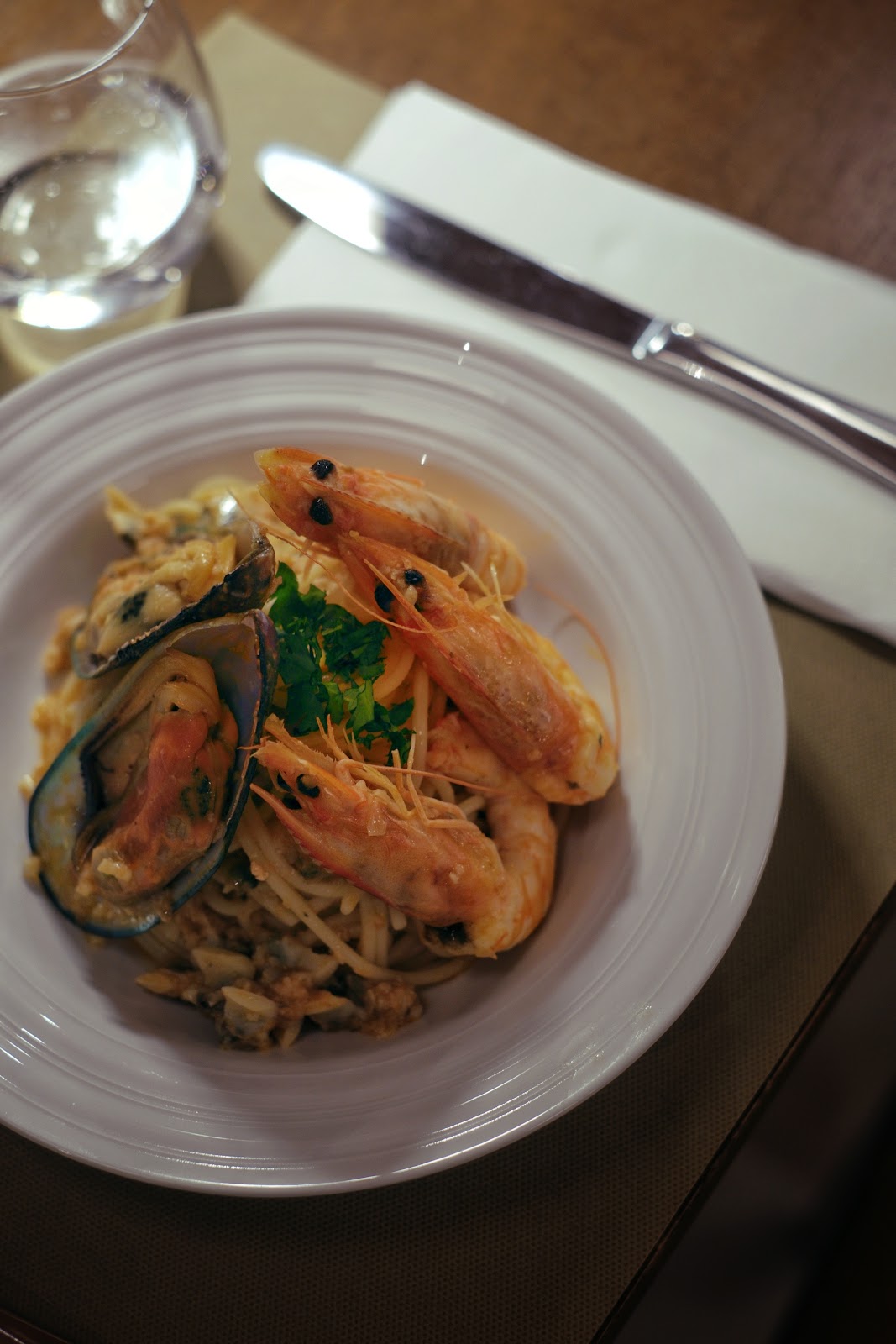Spaghetti neri del mare com mariscos