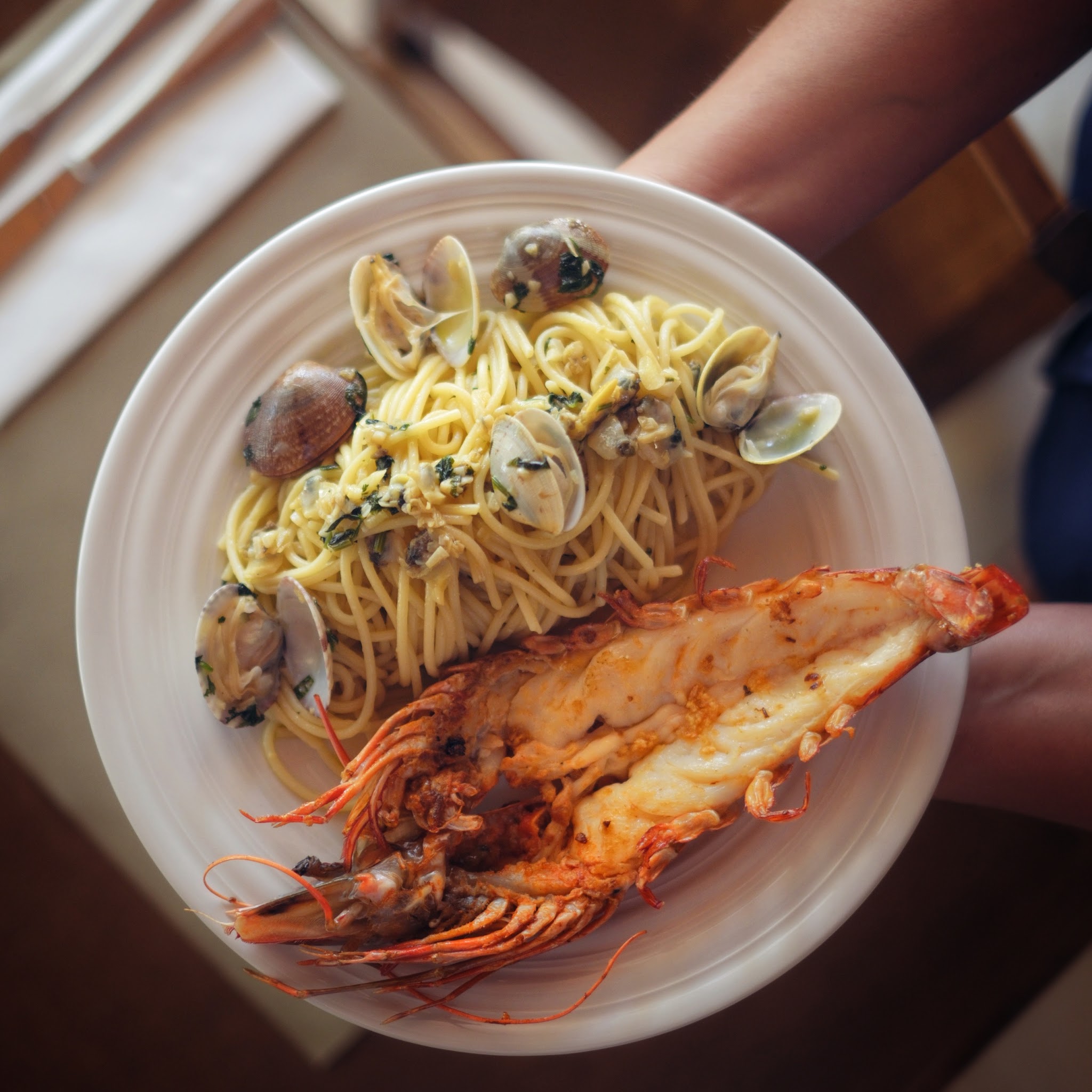 Spaghetti com gambas e ameijoas
